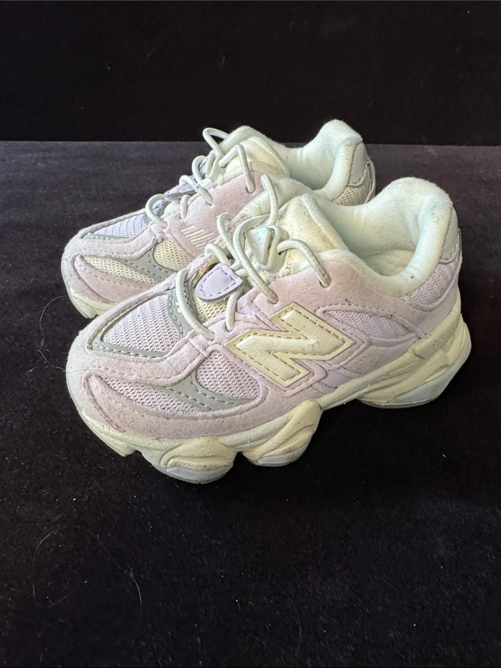 New Balance Kids Sneakers in Light Pink/lilac and Cream